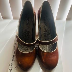 Kenzie - Cobb heels - Women’s size 6.5 - New!